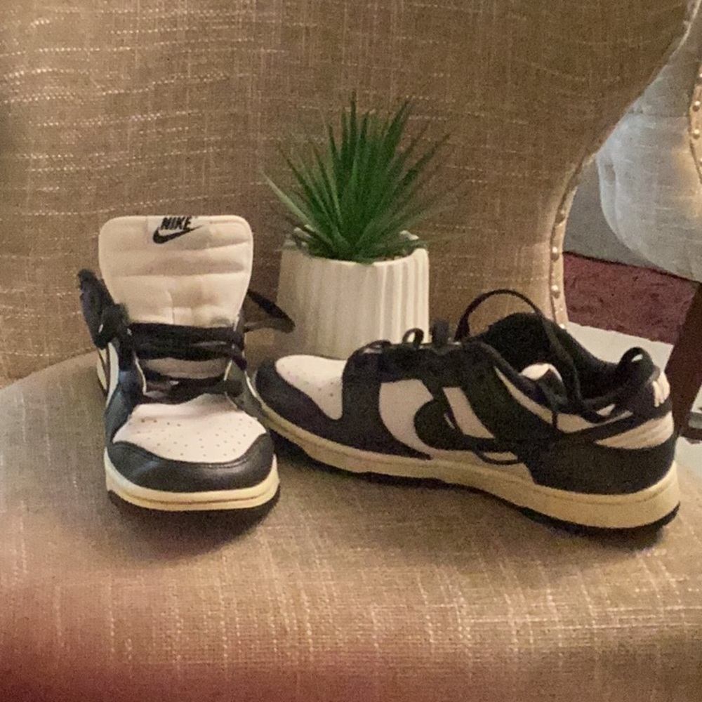 Nike Men’s Black and White Trainers